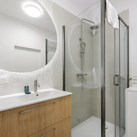 Shortstaypoland Fabryki Tewa B142 * Warsaw